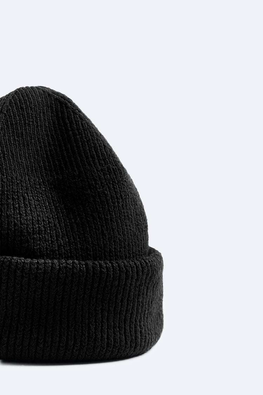ZARA КОРОТКАЯ ШАПКА, ЧЕРНЫЙ