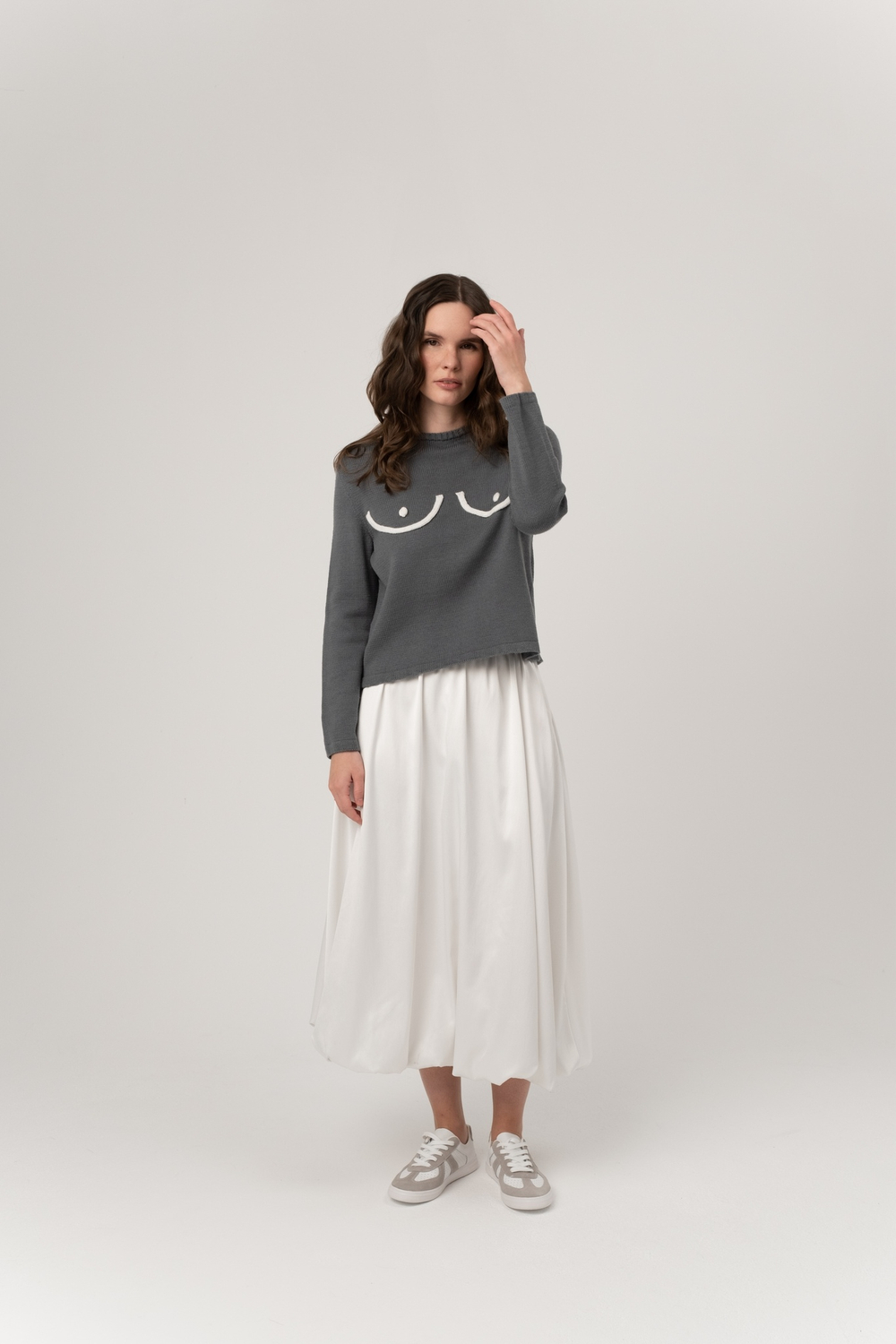 Серый свитер с титями