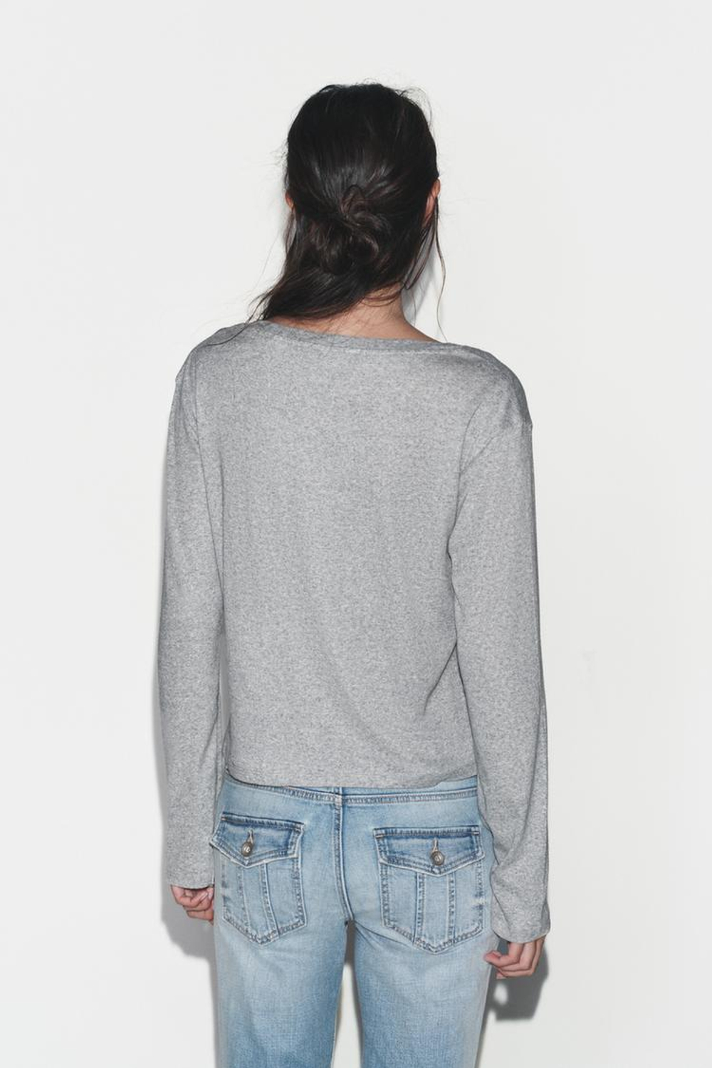 ZARA ФУТБОЛКА С ВЫРЕЗОМ «ЛОДОЧКА» И ДЛИННЫМИ РУКАВАМИ, СЕРЫЙ МЕЛАНЖ