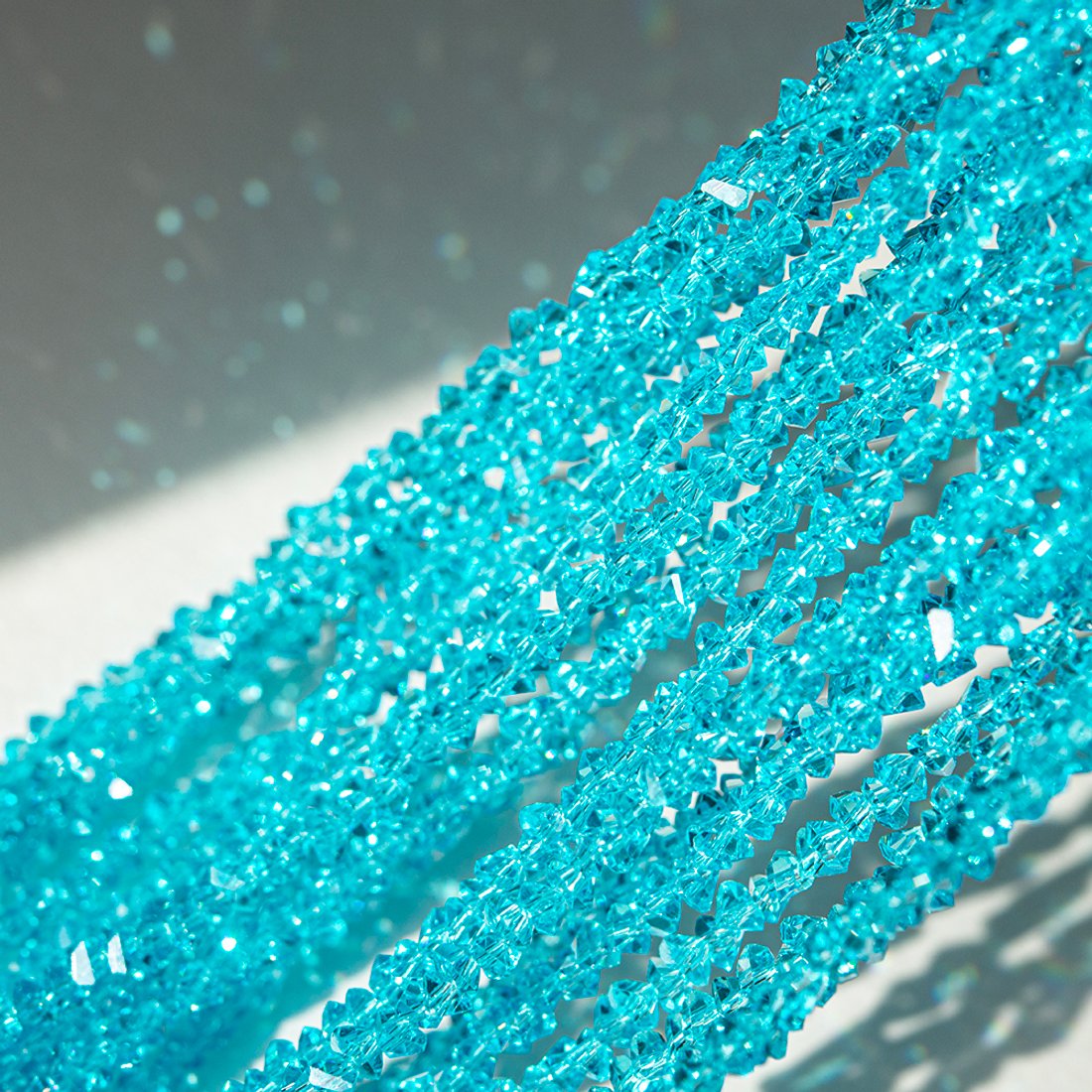 Хрустальные бусины в форме треугольника, оттенок "Темно-бирюзовый", 3*4мм