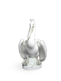 Фарфоровая статуэтка "Пеликан" ЛФЗ