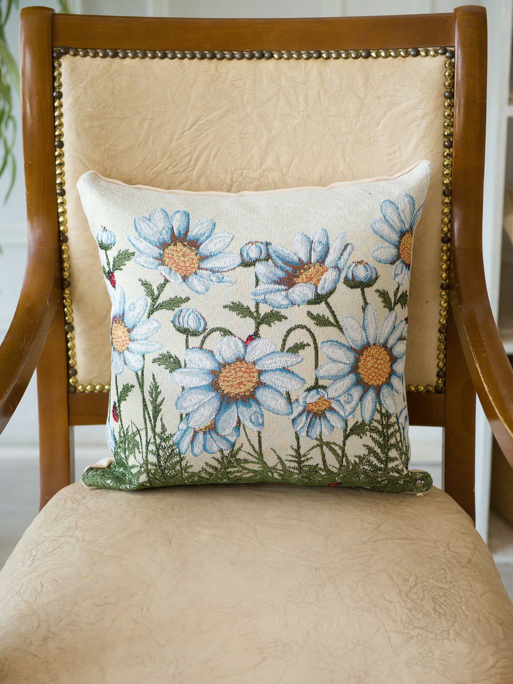 Декоративный гобеленовый чехол для интерьерной подушки Ромашки (38*38)