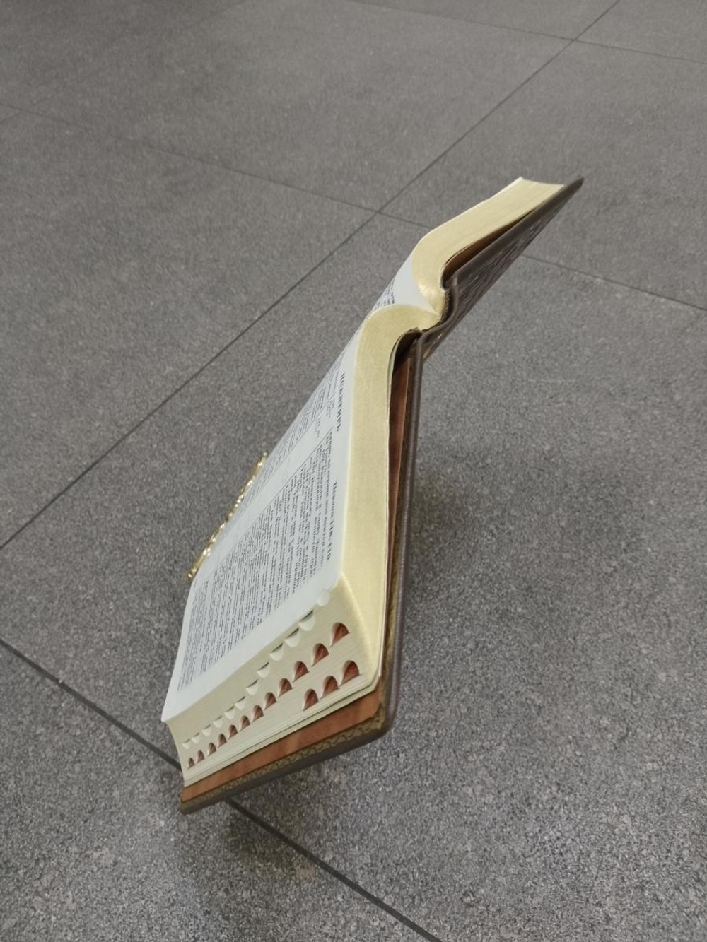 "Библия" Книга в кожаной обложке в подарочном коробе