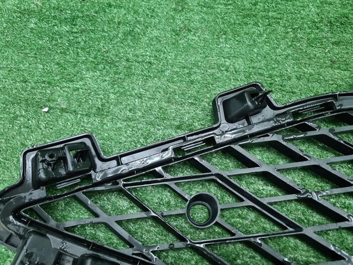 Решетка переднего бампера левая Genesis G70 20-нв