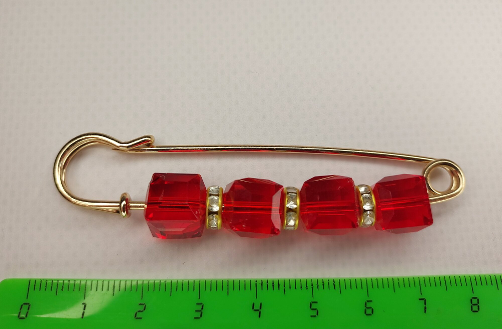 Булавка брошь "Красные камешки" для кардигана, пальто, платков, костюмов, шарфа, одежды .Цвет ярко красный.