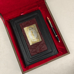 Набор "Ежедневник "Фемида/Подарок юристу" (златоустовская гравюра) из натуральной кожи со съемной обложкой и ручкой Parker"