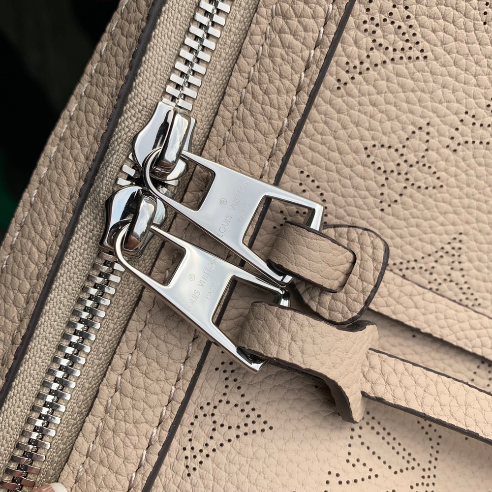 Louis Vuitton Hand It All PM
