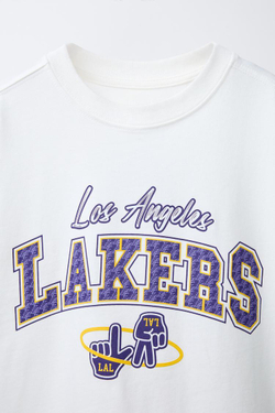 ZARA ФУТБОЛКА С ПРИНТОМ LOS ANGELES LAKERS NBA ©, ЖЕЛТОВАТО-БЕЛЫЙ