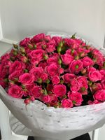 Гранд-букет из ярких, кустовых пионовидных роз