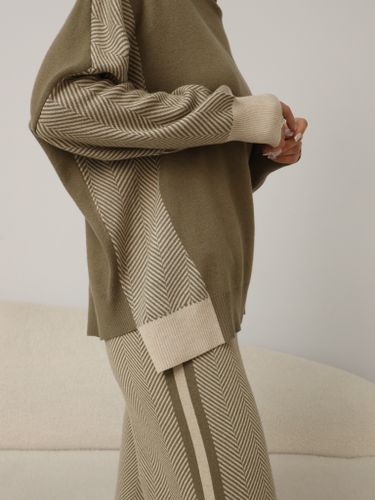 Костюм из кашемира цвета хаки