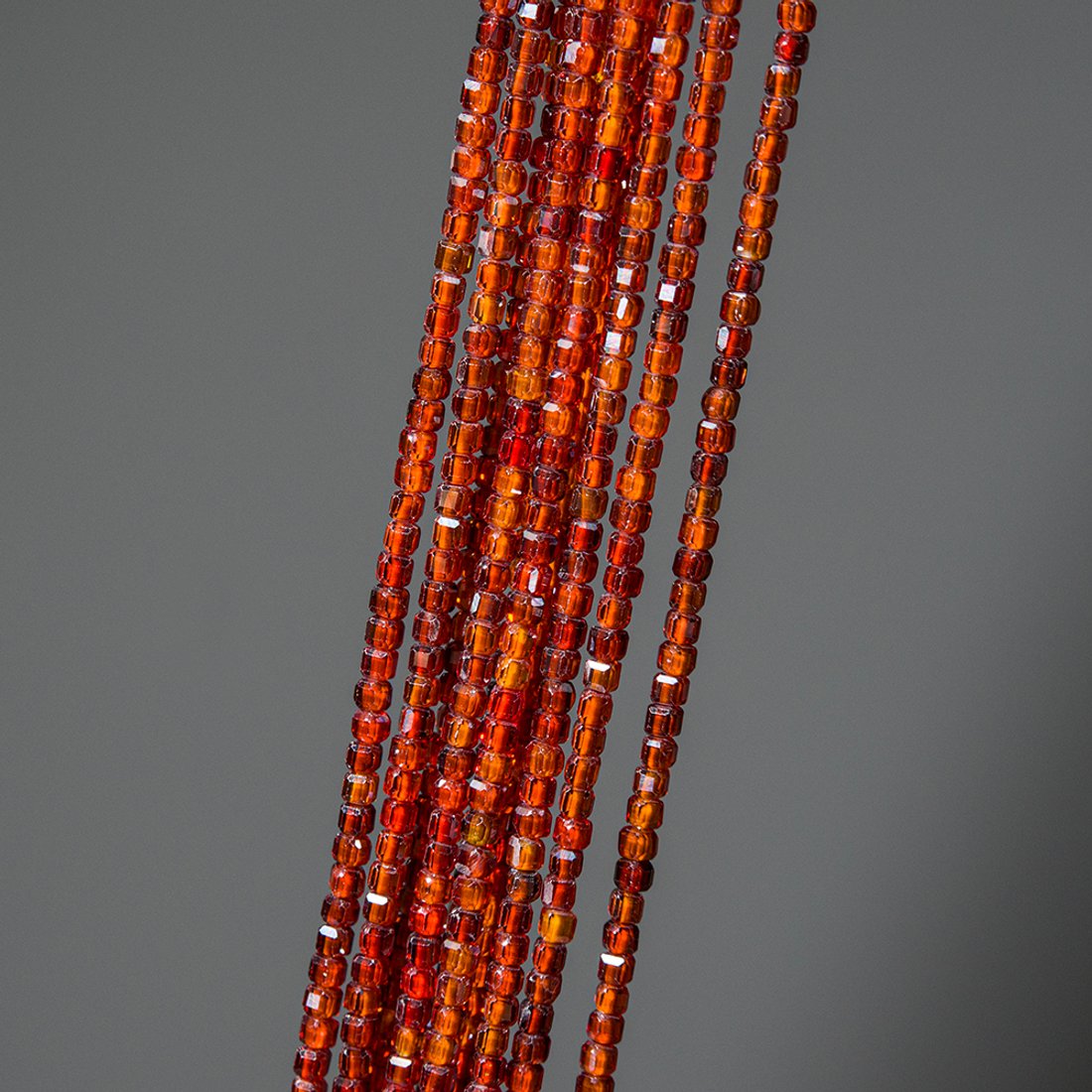 Фианиты, оттенок "Спессартин", 2,5мм, кубик, микроогранка