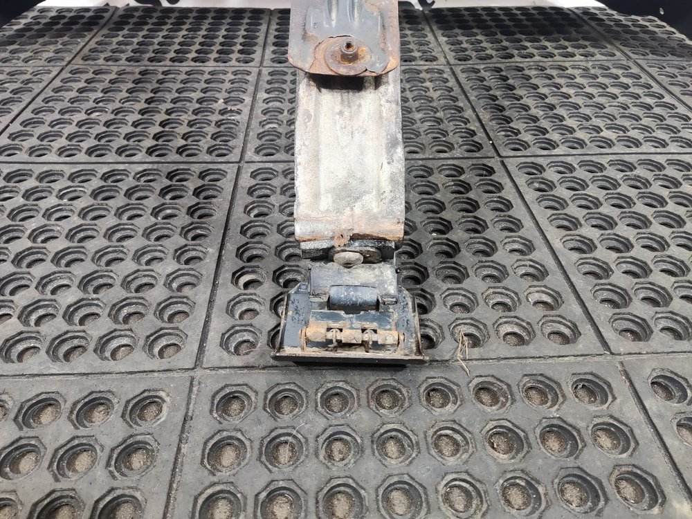 Подкрылок передний левый