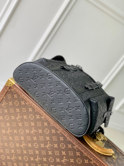Louis Vuitton Christopher MM