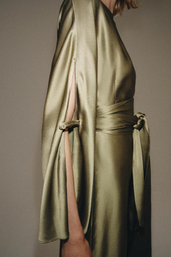 ZARA АТЛАСНОЕ ПЛАТЬЕ МИДИ — ZW COLLECTION, ОЛИВКОВЫЙ
