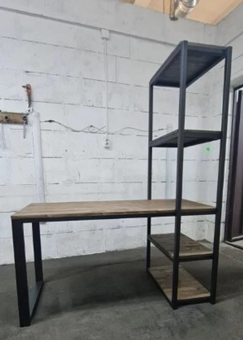 Письменный стол с стеллажом