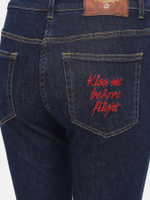 Джинсы жен. AERONAUTICA 185 темно-синий KISS красным