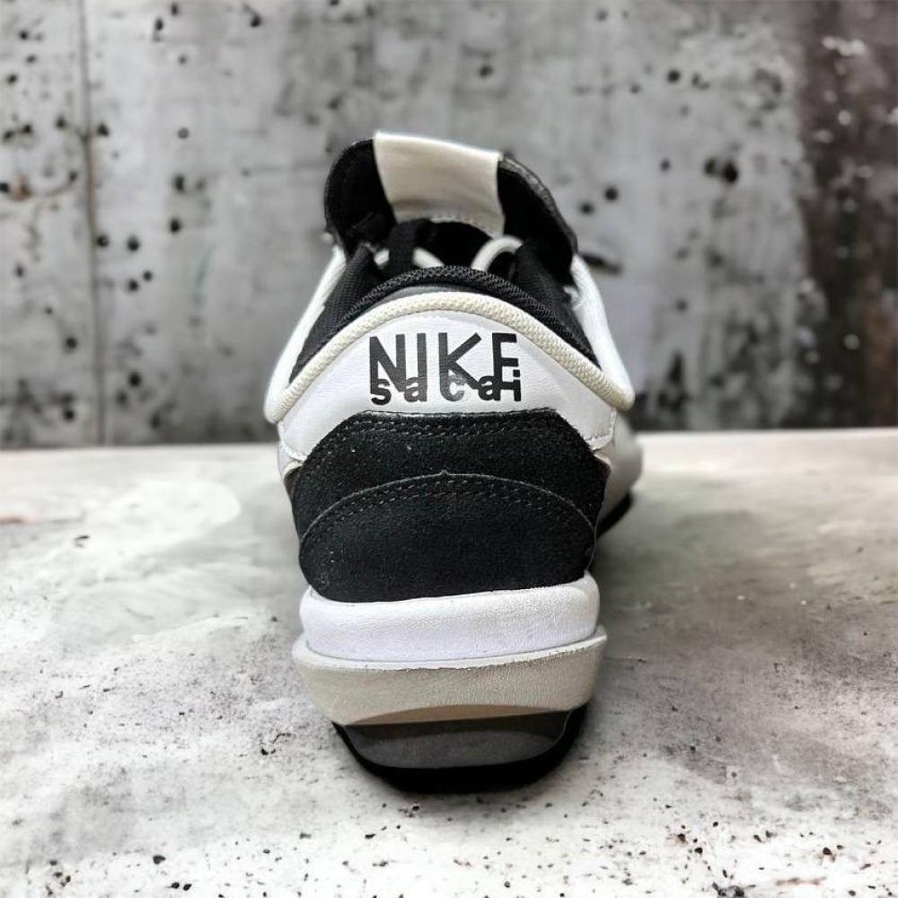 Nike x Sacai VaporWaffle • Black\White