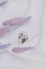 Кольцо «Мозаик» раф прямоугольный с лунным радужным камнем и ромбом белый циркон