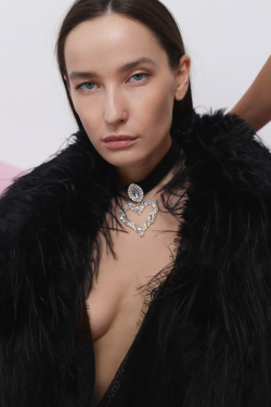 Шуба из эко-меха страуса черная