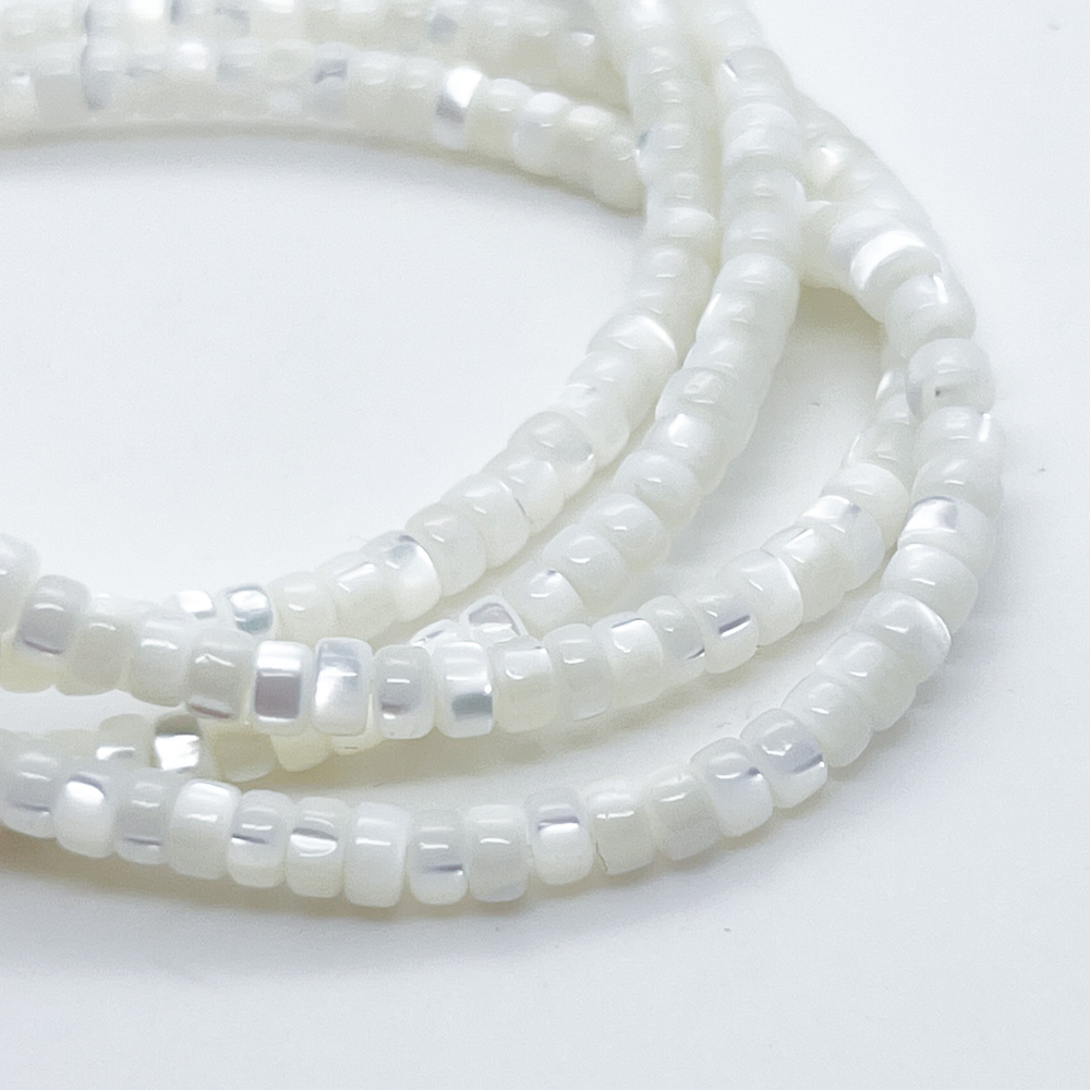 Перламутр, размер около 3,9*2,4 мм, цена за 42-43 шт (1/4 нити)