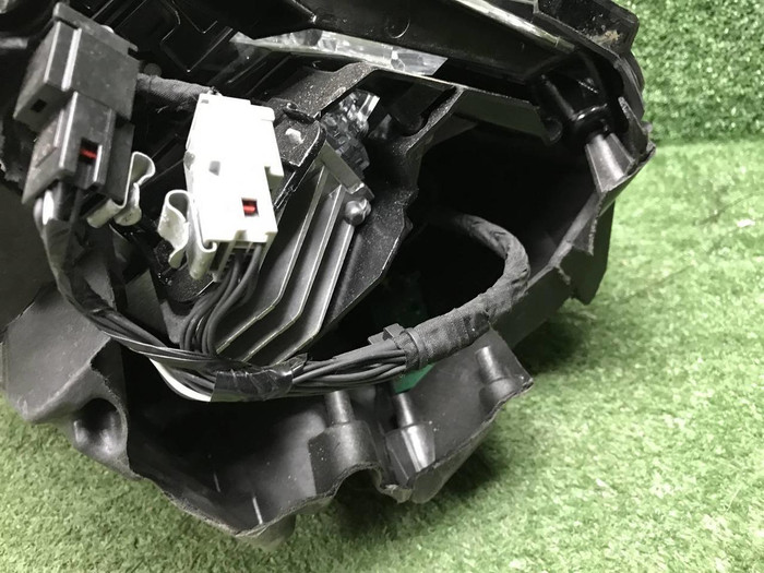 Битая Фара правая Cadillac Escalade 4 (14-20) LED