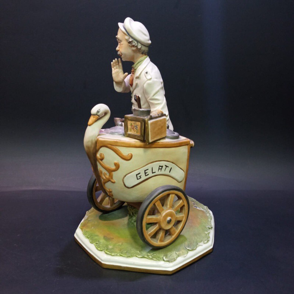 Фарфоровая мануфактура «Продавец мороженного»