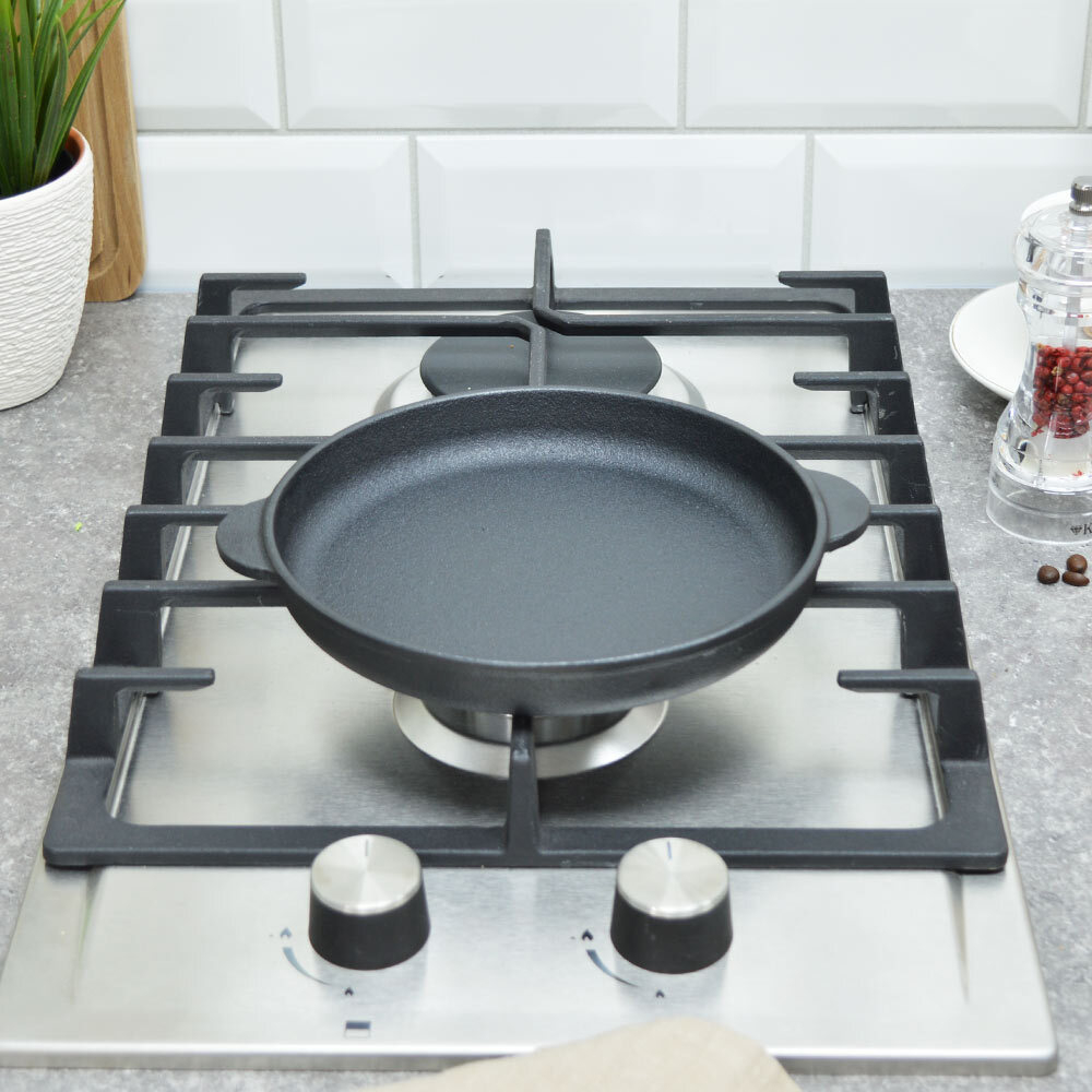 Сковорода 18см чугунная порционная с 2 ручками на подставке, тм MY REAL IRON COOK
