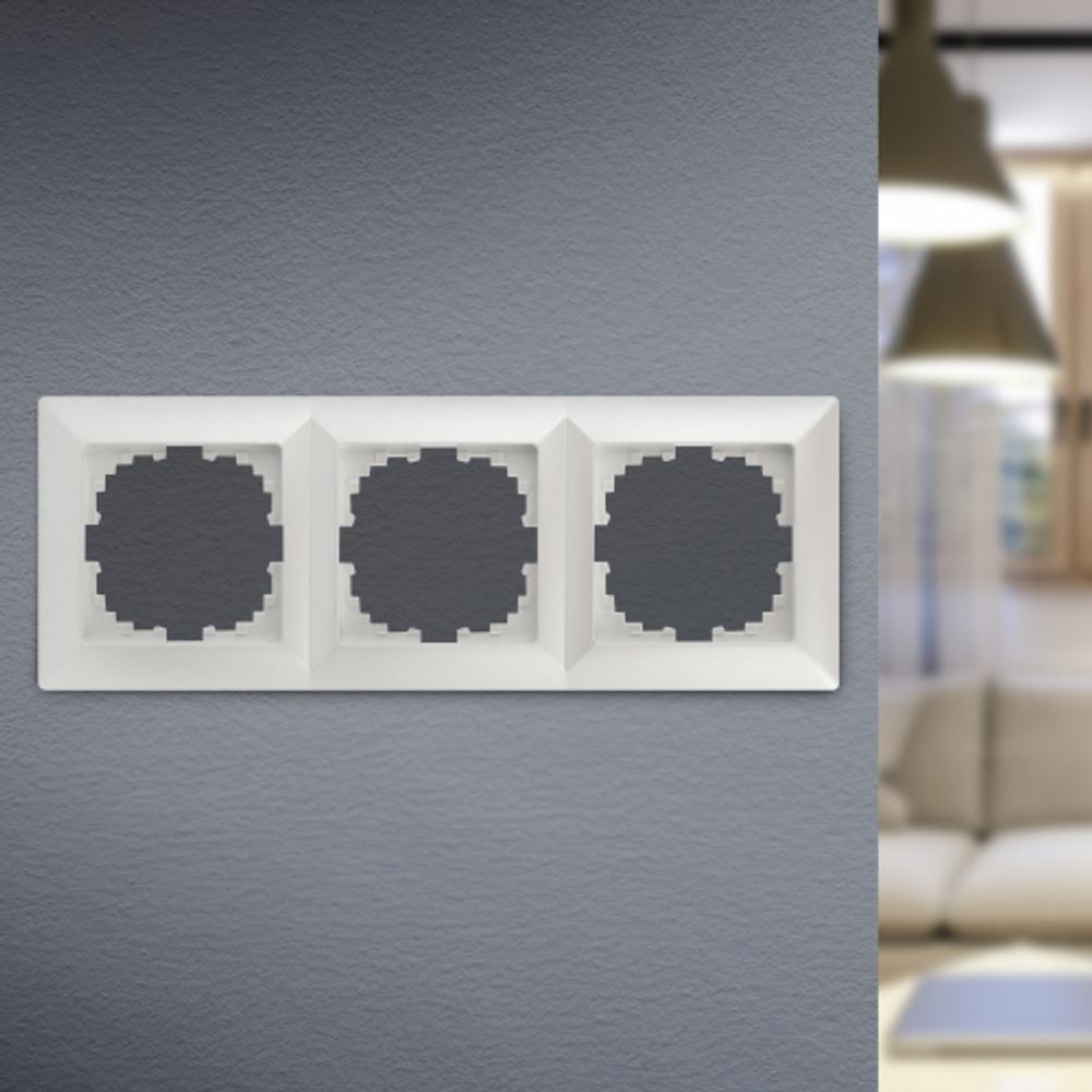 Рамка для розеток и выключателей Intro Solo 4-503-06 на 3 поста, СУ, перламутр