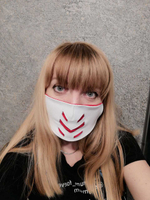 Стильная многоразовая женская медицинская маска из натуральной кожи со сменным фильтрующим элементом "Белая с красным"