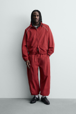 ZARA КУРТКА ИЗ ВЫСОКОТЕХНОЛОГИЧНОЙ ТКАНИ С КОНТРАСТНЫМИ ДЕТАЛЯМИ, КРАСНЫЙ