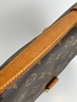 Сумка Louis Vuitton POCHETTE METIS