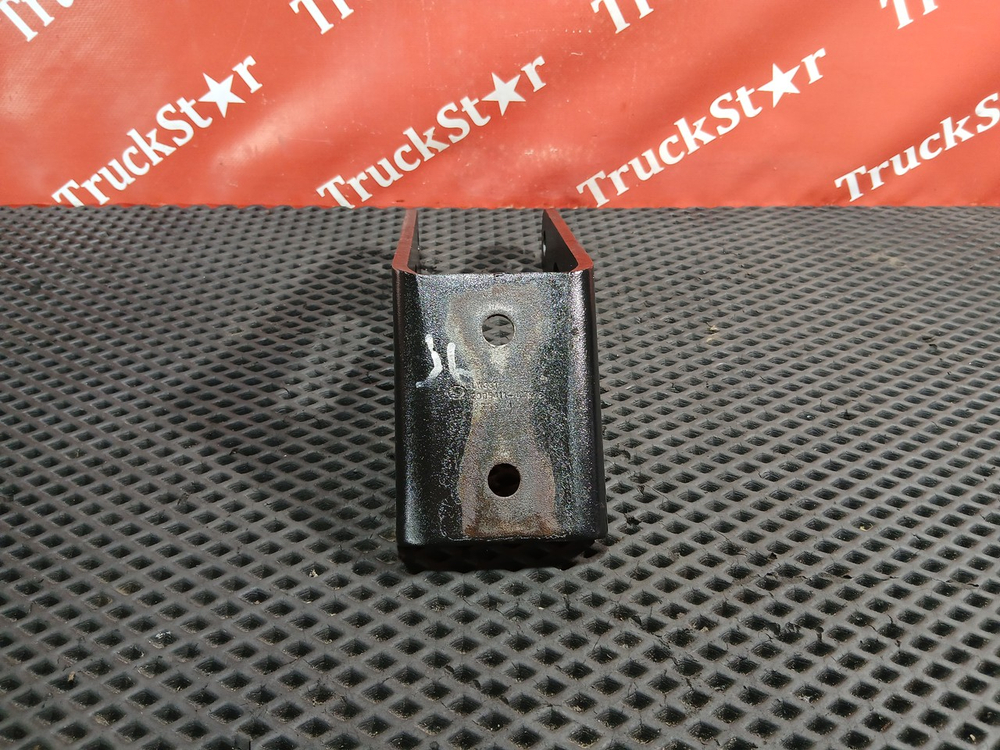 Кронштейн амортизатора переднего