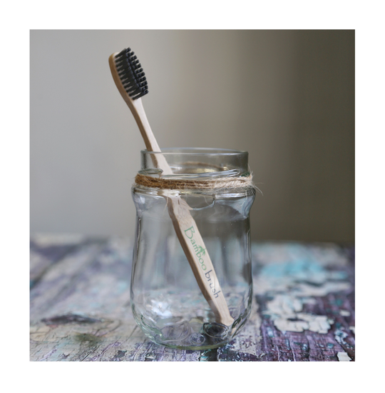 Чем чистить зубы экологично?