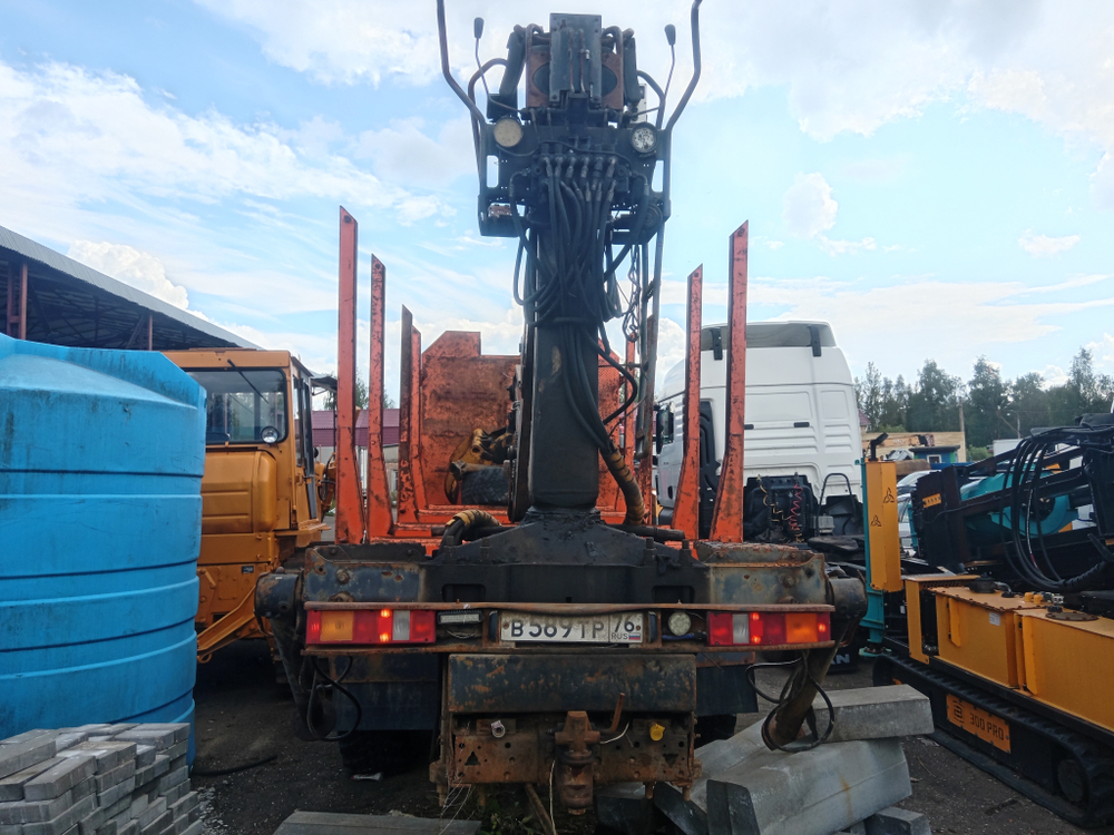 Феникс 780523 на шасси КамАЗ 43118 6x6 Сортиментовоз с КМУ 780523 (Дизельный, 11,8 л, 300 л.с., МТ)