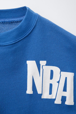 ZARA ТОЛСТОВКА С НАШИВКАМИ NBA ©, ЯРКО-СИНИЙ