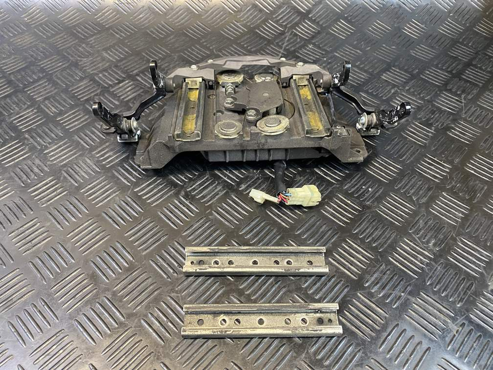 Механизм подъёма стекла Yamaha FJR1300A RP13A 2010