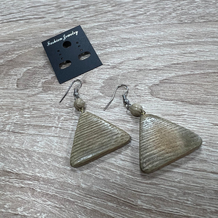 Серьги Треугольник, дерево, цвет бежевый 30x35 мм