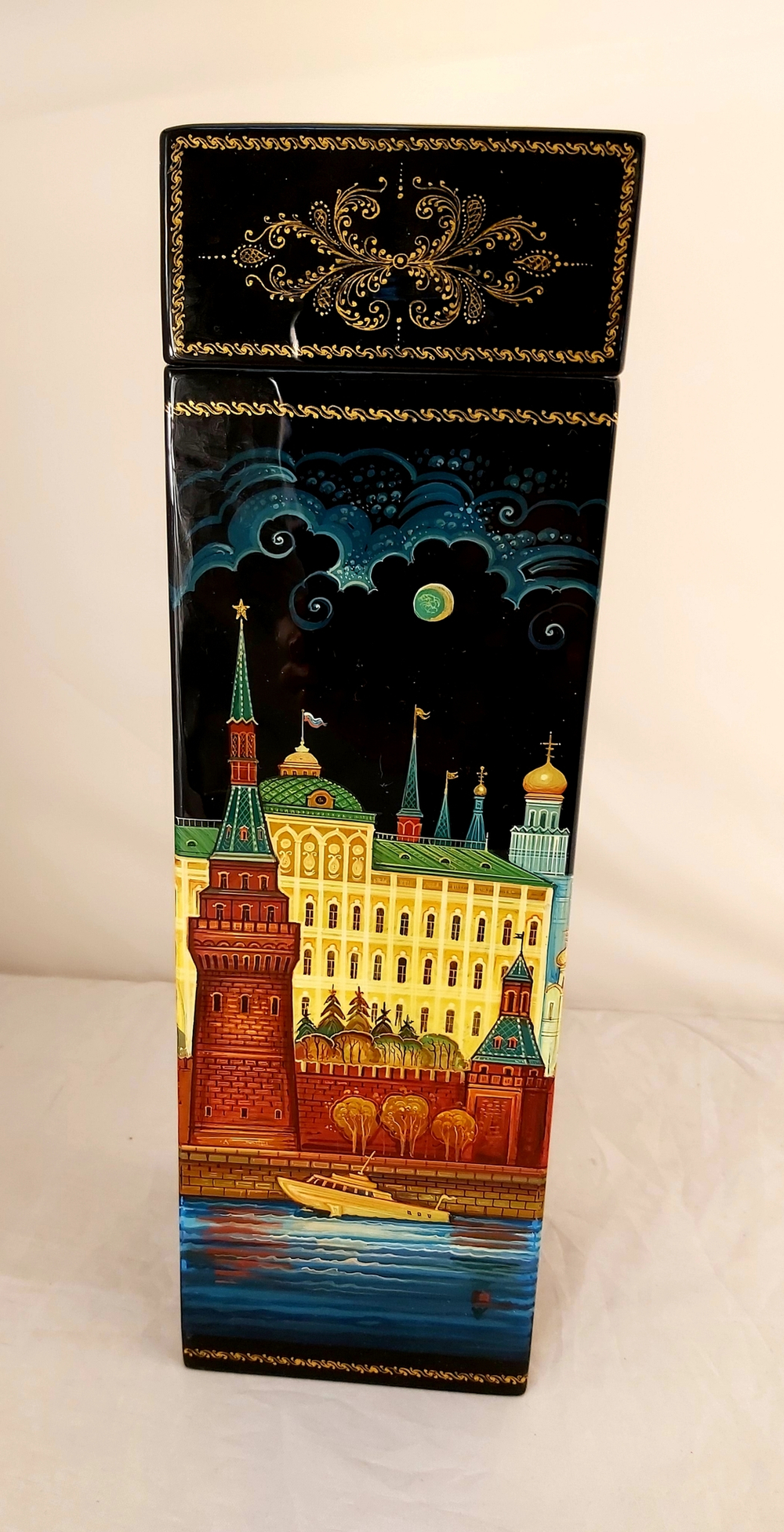 Футляр подарочный для бутылки "Москва Златоглавая" (Ручная роспись Палех)