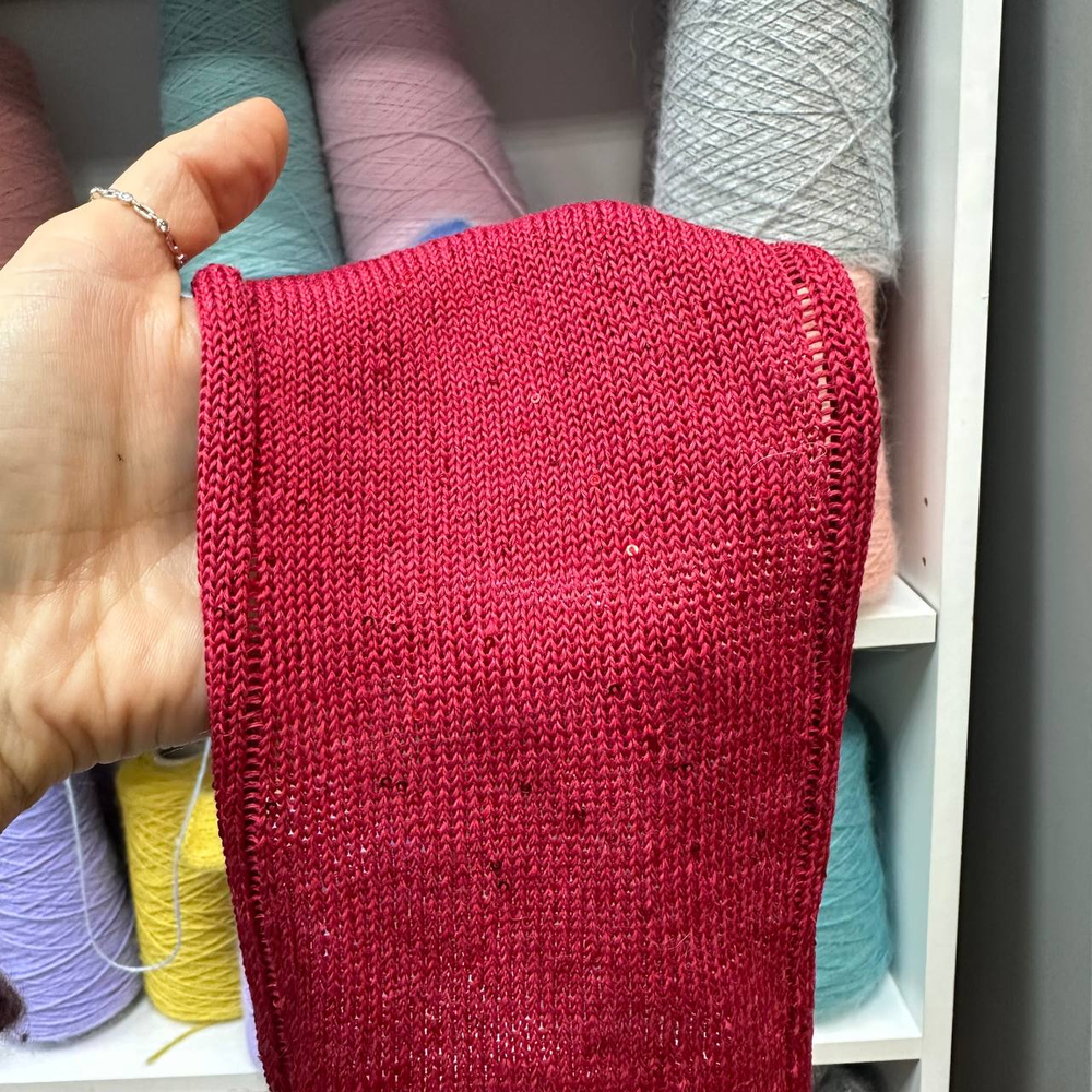 LINETTE PAILLETES - 80% лен, 20% п/а, микропайетки 2мм, ; 450м\100гр; цвет: красный, пайетки в цвет пряжи MP