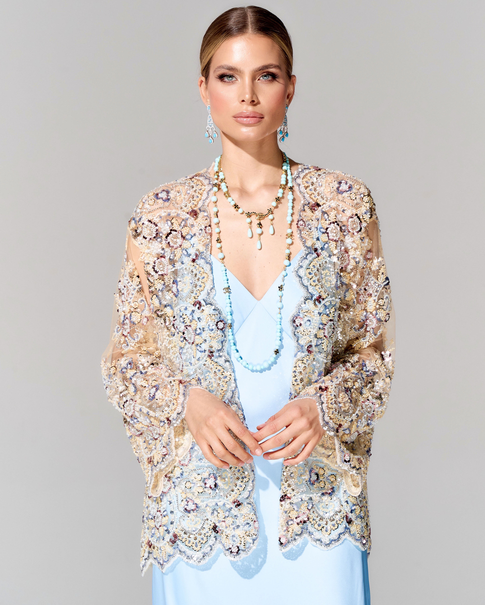 Укороченный кардиган с вышивкой ручной работы