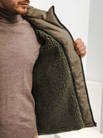 Мужской жилет СЕВЕРНЫЙ ПУТЬ с отстегивающейся(!) подкладкой на меху из бурой овечьей шерсти и с особо прочной армированной верхней тканью (рип-стоп). Усиленный жилет для самых сложных условий зимой и летом.