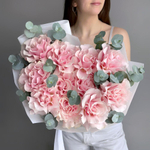 Нежный букет розовая французская роза Пинк Мондиаль и эвкалипт