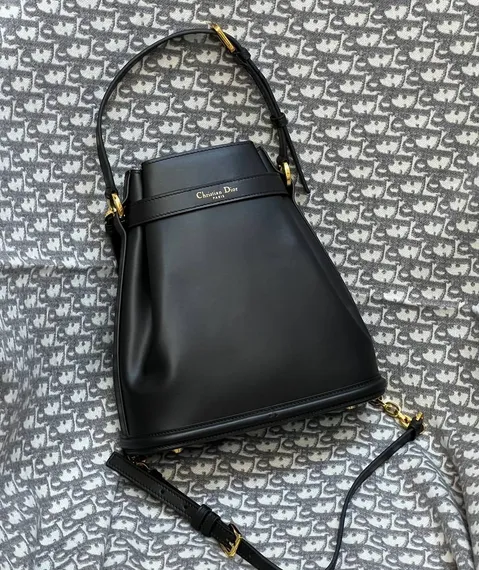 Сумка Dior C'est Dior, модель среднего формата черный