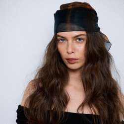 Косынка из шелка в клетку