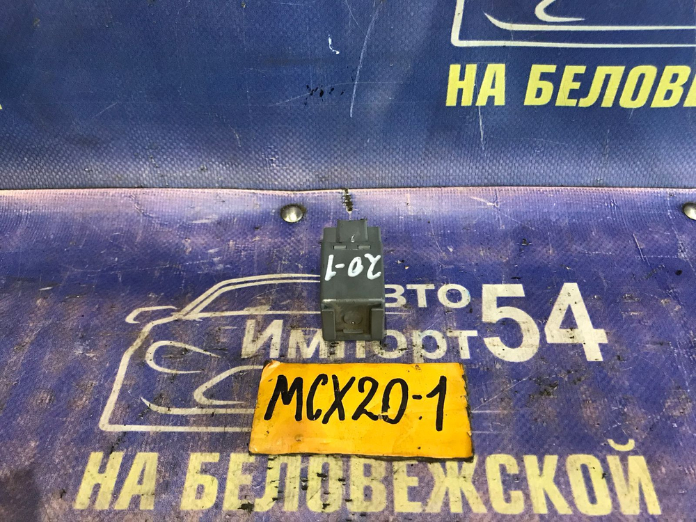 Реле поворотов TOYOTA PRONARD 2000
