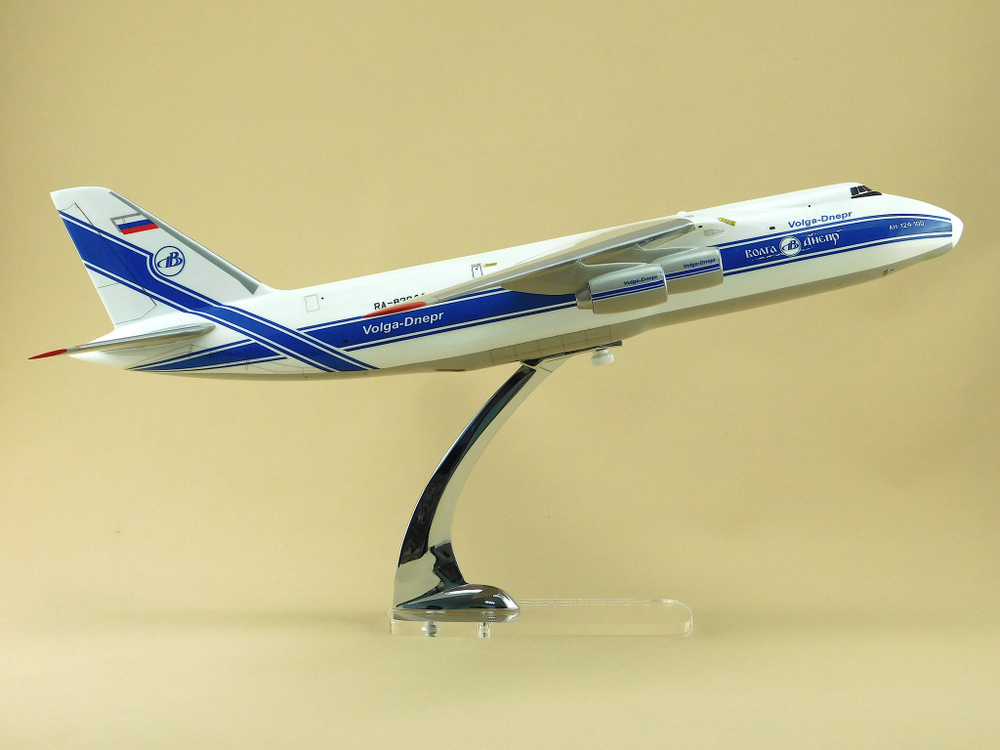 Модель самолета Ан-124-100 (М1:144, Волга-Днепр, RA-82044)