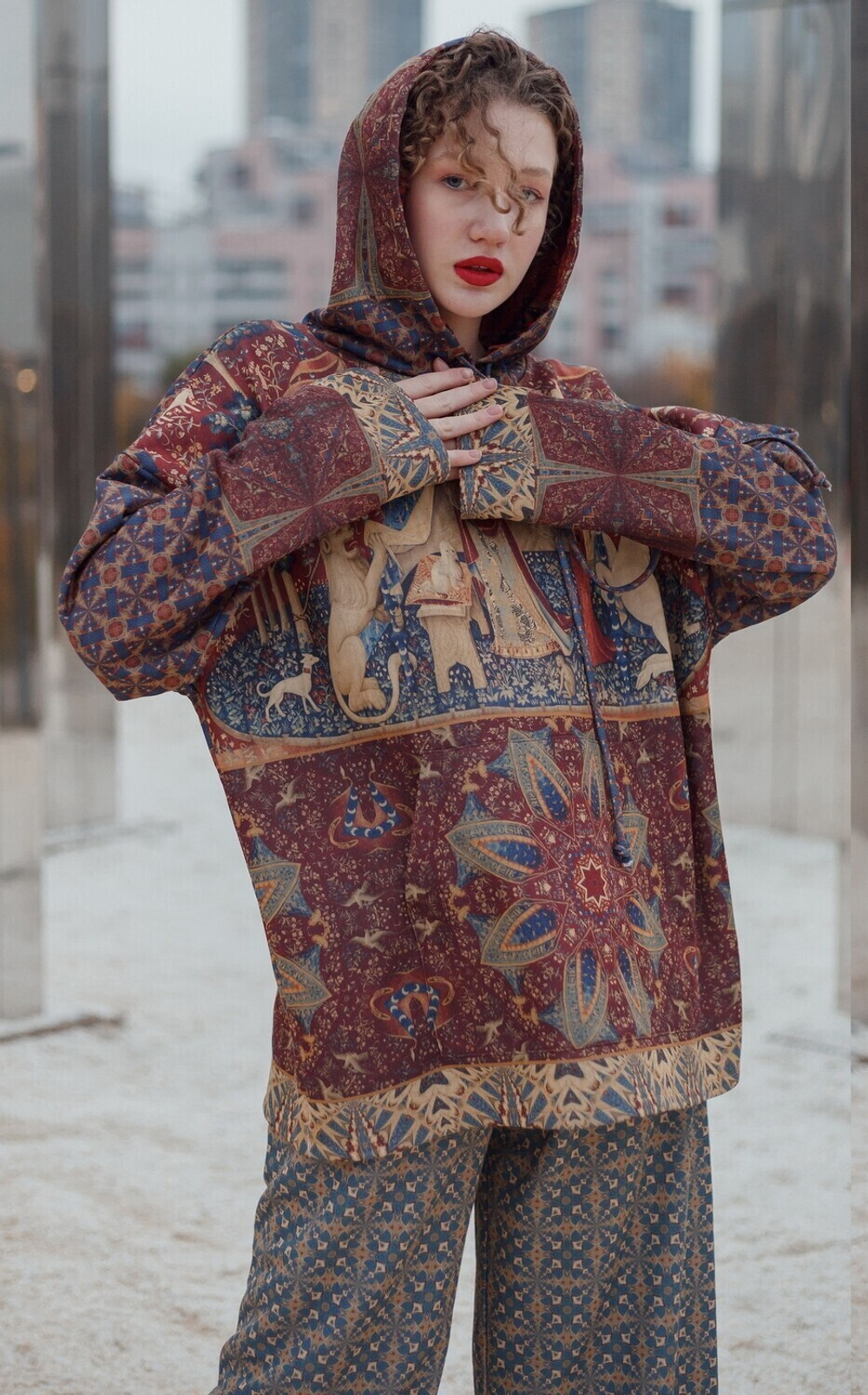 Худи «Дама с единорогом», по мотивам серии средневековых гобеленов «Дама с единорогом»