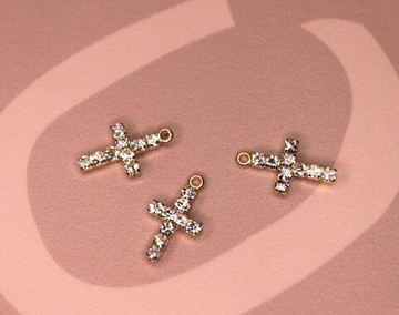 Подвеска крест со вставками из стекла 15 мм позолота