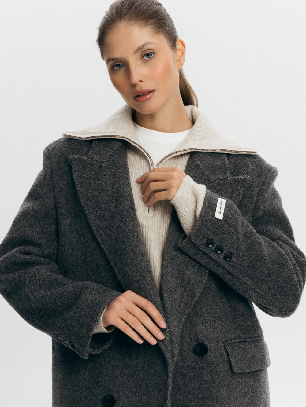 Двубортное пальто