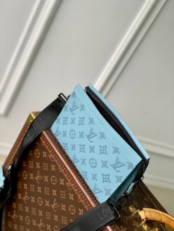 Louis Vuitton Gaston Wearable Wallet